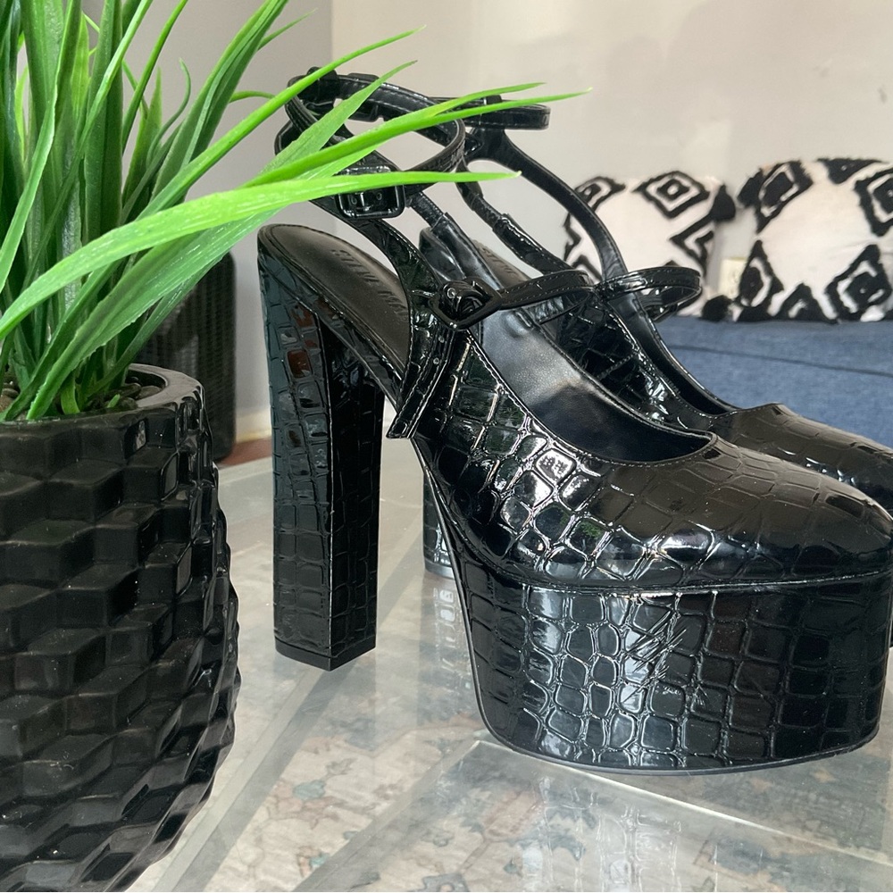 Steve Madden Black Patent Croc Platform Mary Jane Heels